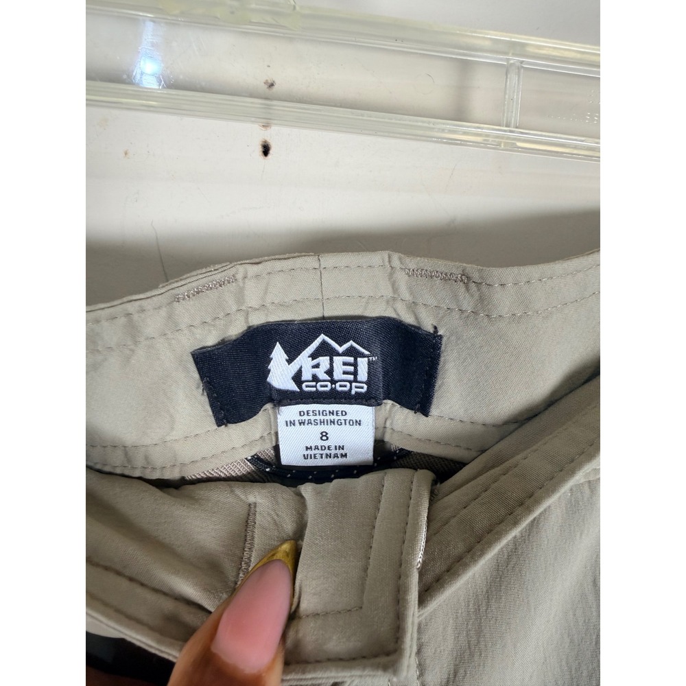 REI Co-op Sahara Cargo Shorts Womens 8 Tan Relaxed Fit Hiking Outdoor Utility - Picture 4 of 12